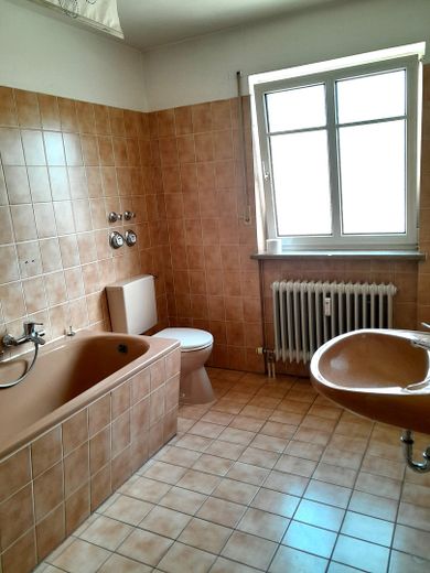Ruhige, schön geschnittene 3-Zimmerwohnung in bester Lage ohne Provision – Badezimmer