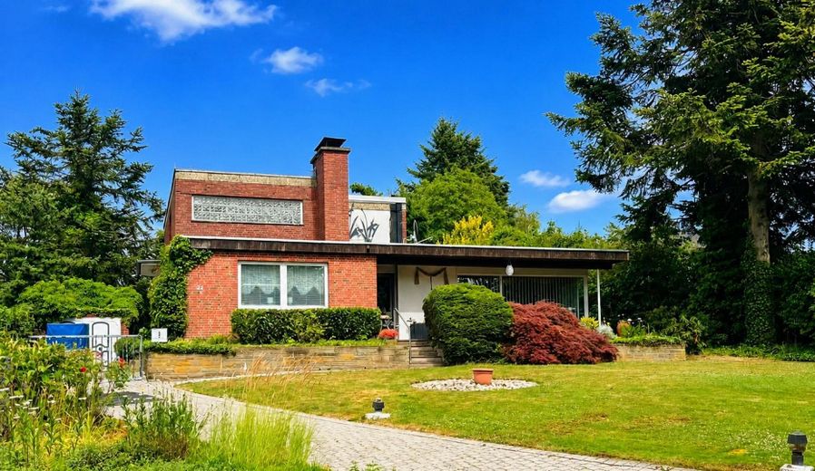 House with large plot in Wassenberg - plenty of potential for craftsmen – Bungalow auf großem Grundstück
