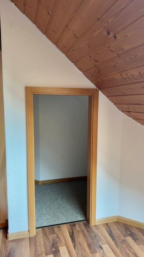 Nähe Basel | 2 Stellplätze inklusive | DG-Wohnung mit Empore | provisionsfrei – Abstellraum Empore