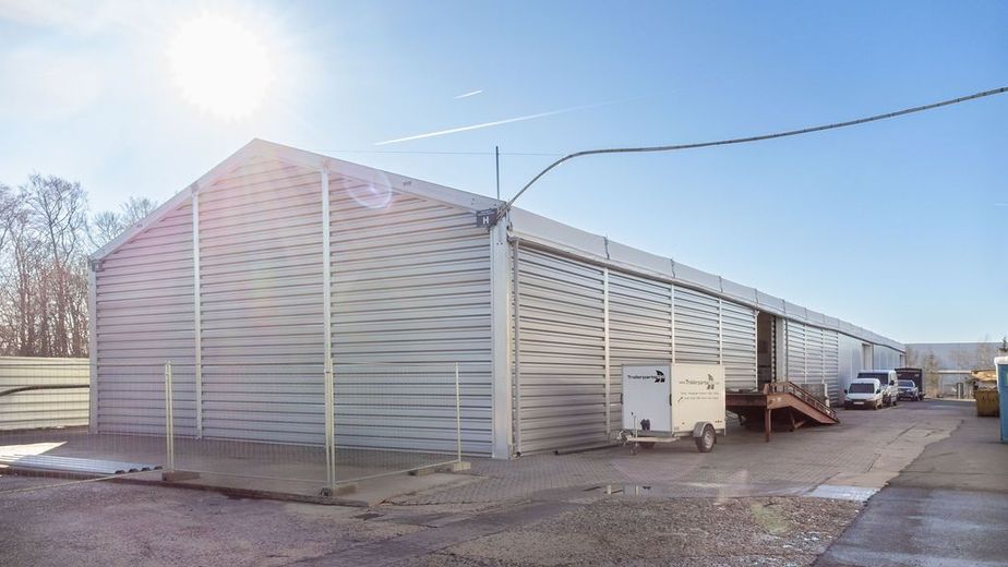 Halle zu vermieten - hohe Deckenhöhe - Industriepark Horhausen ab sofort frei! Lager/ Werkstatt! – Hallenansicht