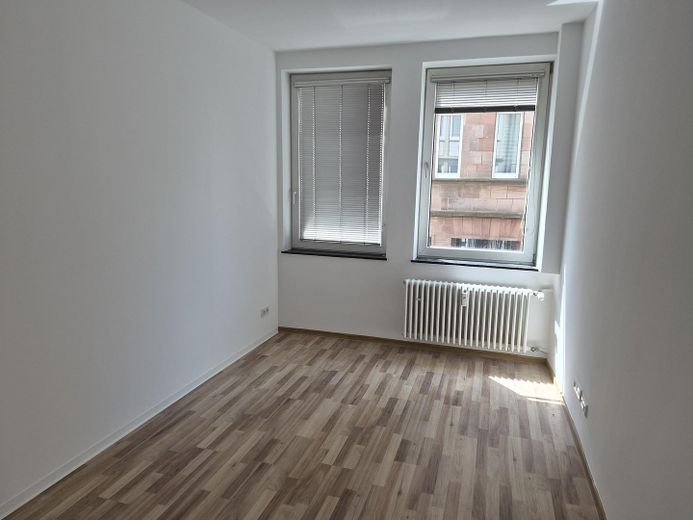 3-ZKB mit Einbauküche in SB St. Johann (WG geeignet) – Wohnzimmer