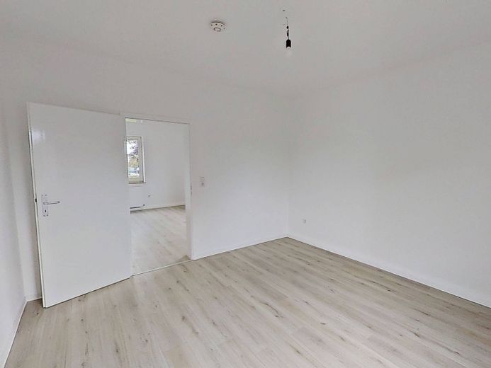 Helle 3-Zi.-Whg. mit Wannenbad in fußläufiger Nähe zum Stadtzentrum – Ansicht II: Schlafzimmer I