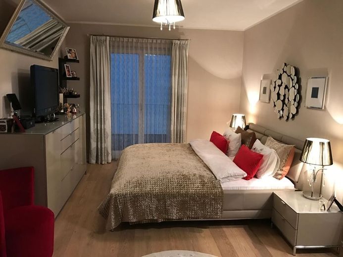 Wohnen im ehemaligen Stadtbad: Stilvolle 3-Zimmer-Wohnung mit Ruhrblick im Palais am Stadtkai – Schlafzimmer
