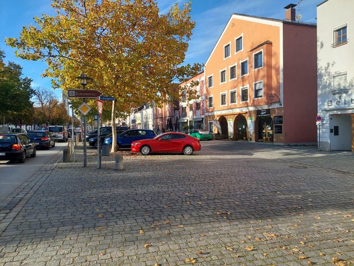 420 m² Fläche ideal für Barbershop o.ä. – direkte Lage an B8/Innenstadt