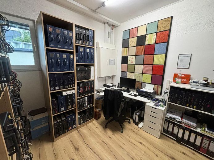 Stilvolles Landhaus mit vielseitig nutzbarer Werkstatt – Büro in Werkstatt