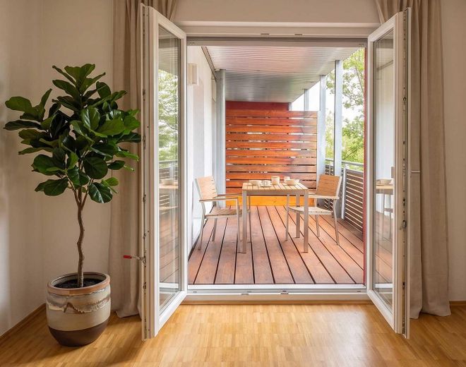 Frisch renovierte 2-Zimmer-Traumwohnung (Effizienzklasse A!), 2 Stellplätze - provisionsfrei! – Balkon