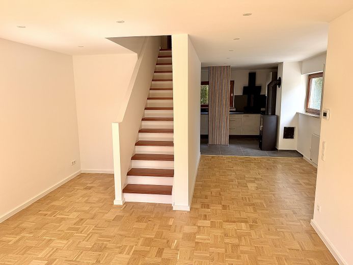 Einziehen & Wohlfühlen – hochwertig renoviertes Reihenendhaus mit Garten, Garage & PV – EG_Wohn- und Essbereich
