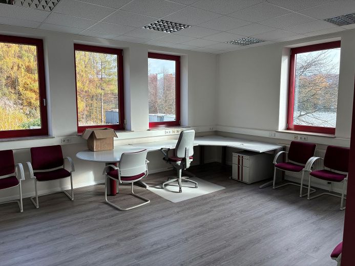 Eckbüro OG vorne Re.