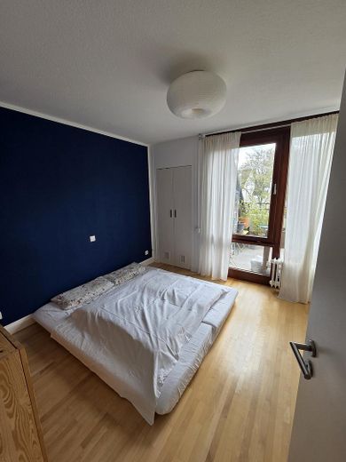 Splendido appartamento all'ultimo piano con camino, due balconi e vista sul verde – Schlafzimmer