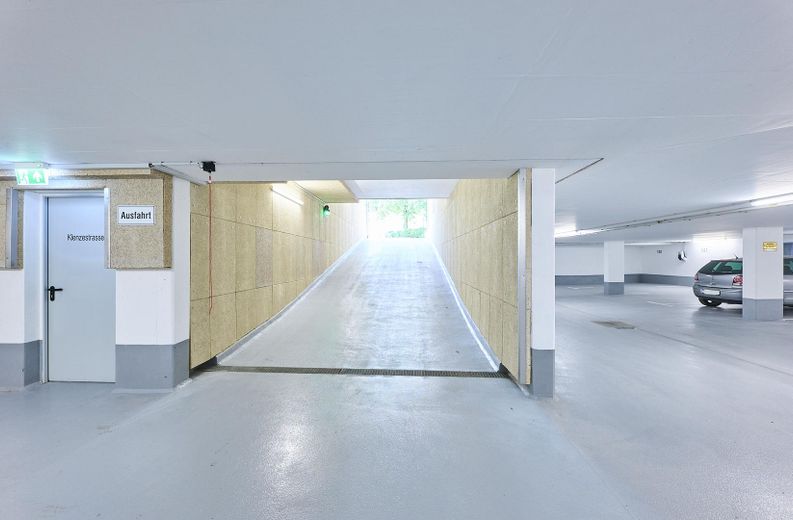 Neubau: Helle und ruhige Zwei-Zimmer-Wohnung mit luxuriöser Innenausstattung mit Balkon und EBK – Tiefgarage 4