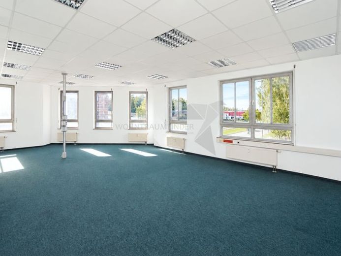Luminoso ufficio vicino al centro con un open space, 2 uffici separati e ascensore – Foto 1
