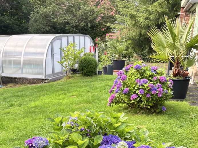 Familienparadies mit Swimmingpool, Tennis- und jede Menge Platz! – Garten mit Pool