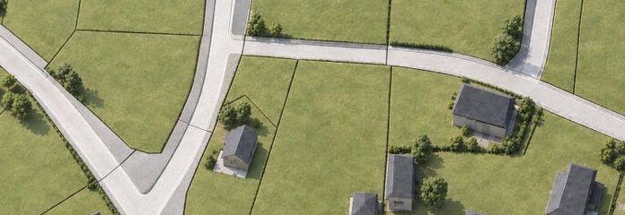 Kein Grundstück in Sicht? Wir bringen zwei Baupartner zusammen und schaffen bezahlbaren Wohnraum.