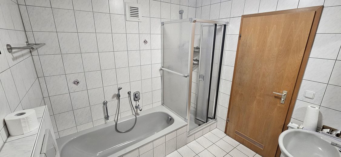 3,5‑Zimmer‑Gartenwohnung in Weil im Schönbuch – bezugsfrei ab sofort! – Bad 2