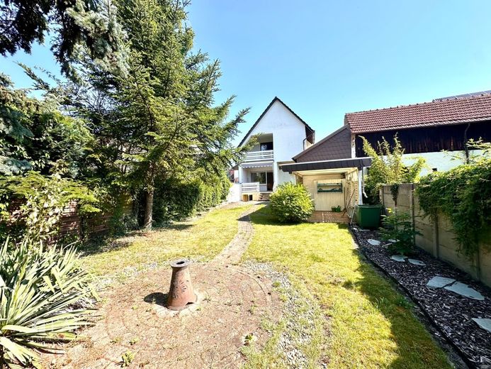 Glücksmoment: Herzliches Familienhaus mit Garten! – Außenansicht