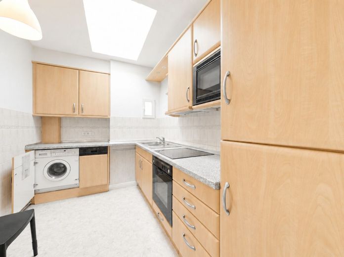 5 Einheiten | Seltene Kapitalanlage direkt am Hafen
von Cuxhaven, Lotsenviertel – 2. Etage Küche Wohnung 1