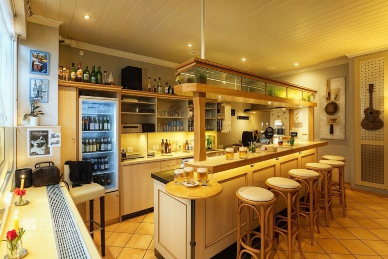 Attraktive Gewerbefläche mit Laufkundschaft - ideal für Blumenladen oder Feinkostgeschäft – Theke