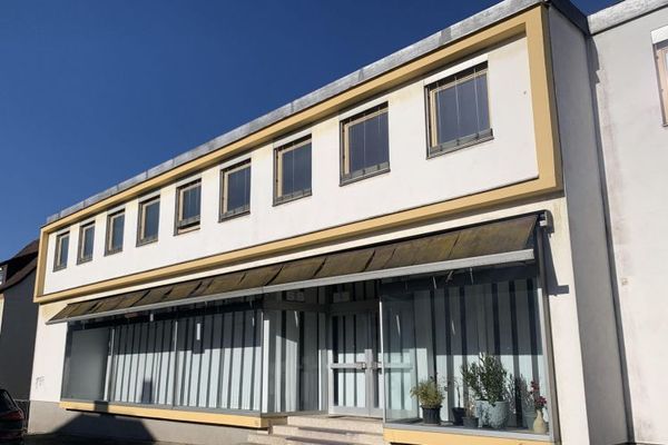 Commercial property with development potential in a central location (approx. 1,786 m²) - Showroom, office, storage, production - Mixed-use area