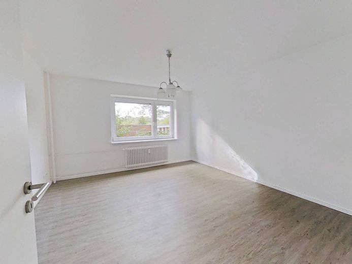 Großzügig gestaltete 4-Zi.-Whg. mit BALKON und viel Komfort – Foto 3