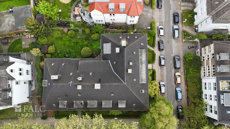 Eigennutzer aufgepasst: 2,5-Zimmer-Wohnung mit Balkon in der Moltkestraße – Dach