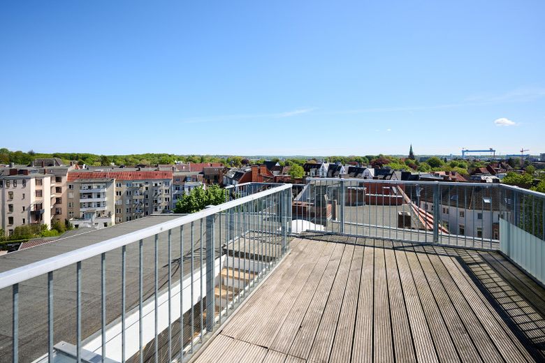 Altbau-Dachgeschosswohnung mit privater Dachterrasse am Adolfplatz — 127m², provisionsfrei – Dachterrasse
