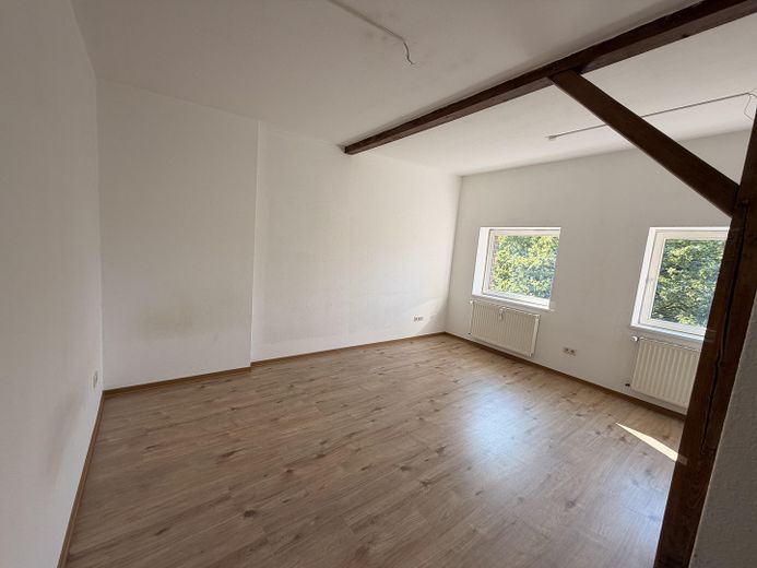 Appartement mansardé d’une pièce en situation centrale à vendre par un particulier – Wohnzimmer 