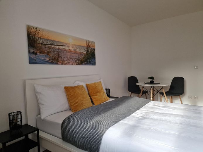 NEU renvoierte 1 Zi-Whg mit Balkon voll möbliert in Passau zentral – Bett