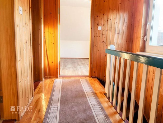 Charmantes Haus mit Sanierungspotential auf großem Grundstück – Diele