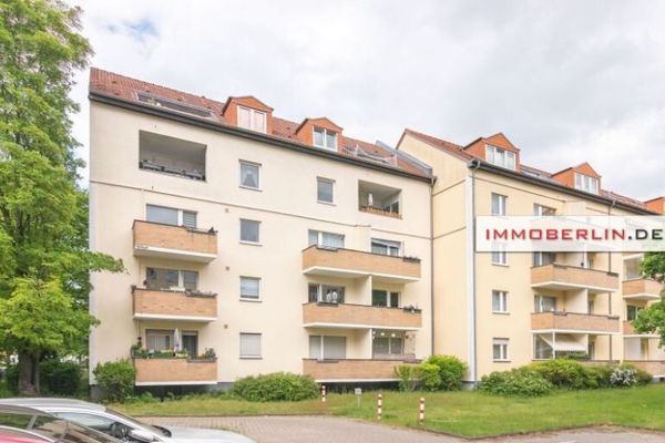IMMOBERLIN.DE - Schöne Dachgeschosswohnung mit Südterrasse & Pkw-Stellplatz