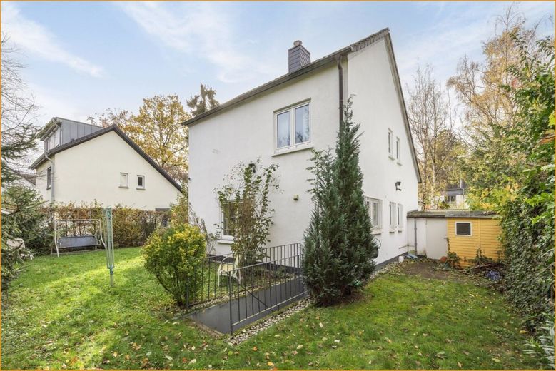 Freistehendes Einfamilienhaus in Köln Brück – Hausansicht hinten