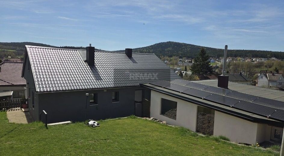 Modernisiertes
Einfamilienhaus mit Wärmepumpe, PV, Garage, Stellplätze und  Einliegerwohnung – Bild 4