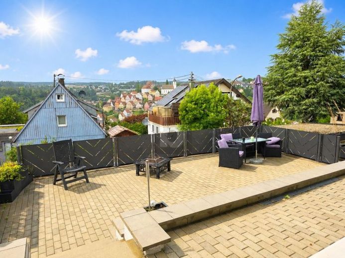 FAMILIENGLÜCK MIT GARTEN UND EINLIEGERWOHNUNG – फोटो 1
