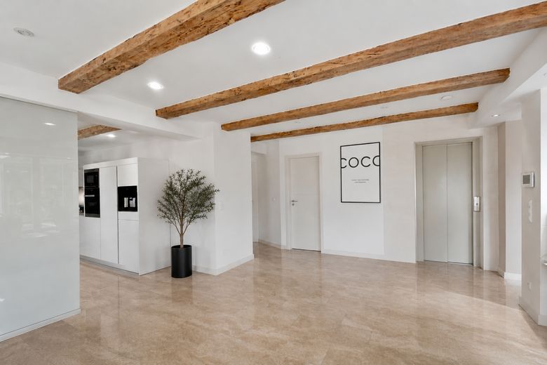 Casa nella casa con piscina, terrazza sul tetto e ascensore privato - Traunstein – Wohnen mit historischem Charme