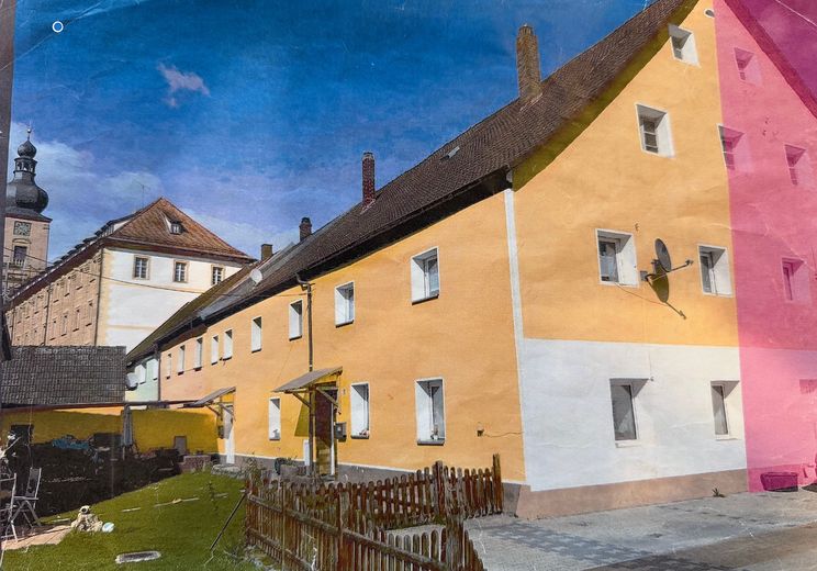 Subasta de división: vivienda pareada con granero en Weißenohe + 3 superficies agrícolas – Haushälfte mit Grund 