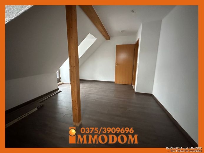 3-Zimmer-Dachgeschoss-Wohnung mit großem BALKON und Holzbalkendecke zu vermieten! – Schlafzimmer Ansicht 2