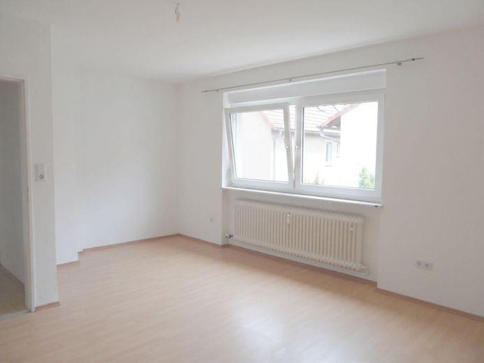Sehr schöne, große und helle 2-Zi Whg mit Autoabstellplatz in Biebelried – Foto 1