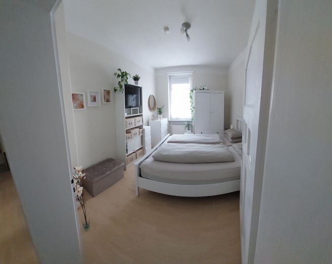Sehr schönes 3 Fam.- Haus, große Balkone – EG Schlafen
