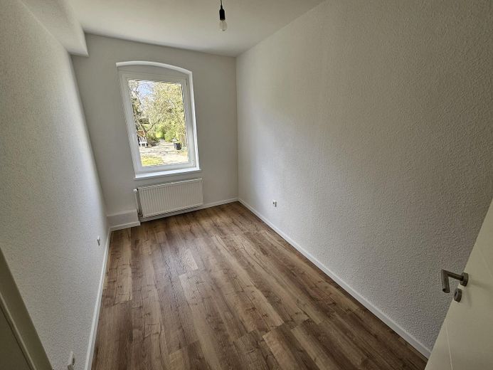 Stilvolle 2-Zimmer-Wohnung mit Regendusche, Badewanne & hochwertiger Ausstattung in Bernau – Schlafzimmer
