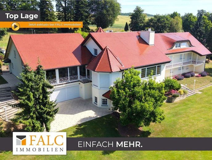 Repräsentatives Anwesen mit Wellnessbereich und eigenem Waldbestand - FALC Immobilien – Titelbild