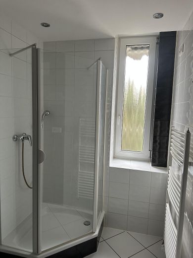 Schöne, gut geschnittene 2. Zi. Wohnung mit großem Balkon und EBK – Foto 5