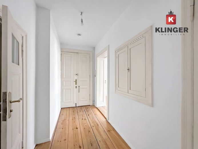 Repräsentatives Altbau-Juwel im beliebten Winterfeldtkiez: Großzügige 4-Zimmer-Wohnung mit Balkon – Diele