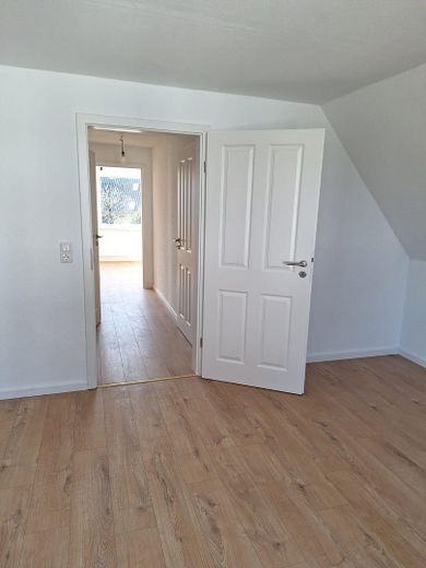 Blick vom Wozi  durch Flur und