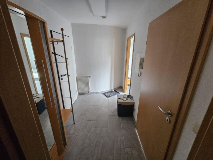 Attraktive 2-Zimmer-Wohnung mit Balkon & TG-Stellplatz in Bildechingen – Flur3