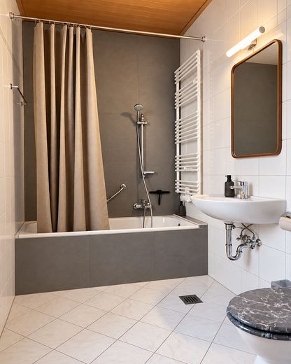 Großzügige 2-Zimmer-Wohnung mit überdachter Terrasse in Höhr-Grenzhausen – Bad mit Badewanne