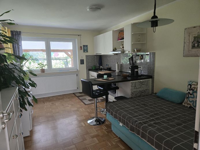 Einfamilienhaus in traumhafter Lage mit Panoramablick auf Bodensee und Schweizer Berglandschaft – Zimmer 1 UG mit EBK 