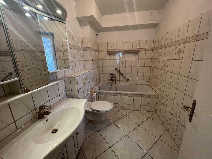 Traumhafte 4 Zimmer Wohnung mit unverbautem Blick – Badezimmer