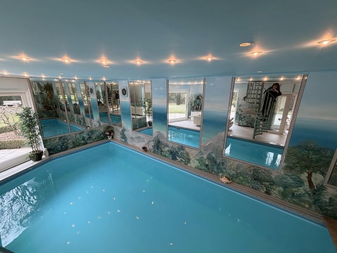 فيلا معمارية حصرية مع مسبح داخلي في غروس بورغفيدل قرب هانوفر – Indoor-Pool von oben