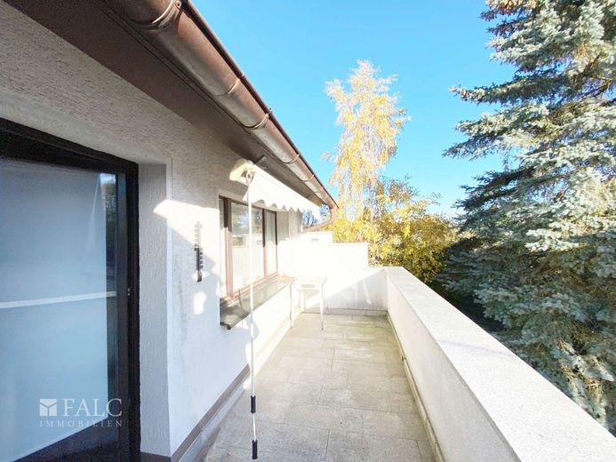 Ruhiges Familienidyll und viel Platz. Zwei wirtschaftlich getrennte Häuser+ Garten zum Einheitspreis – Balkon Praxis