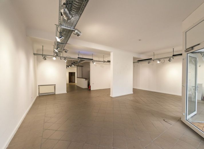 Viel Platz für Ihre Geschäftsidee direkt am Neumarktplatz in Varel: 350qm Ladenfläche zu vermieten – Vorderer Ladenbereich