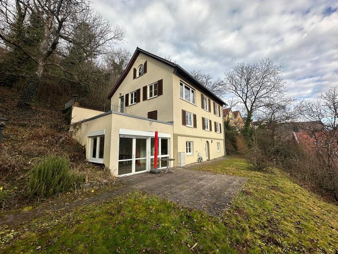 Traumhaus in Top Lage mit Einliegerwohnung und hohem Ausbaupotential und großem Grundstück – Foto 2